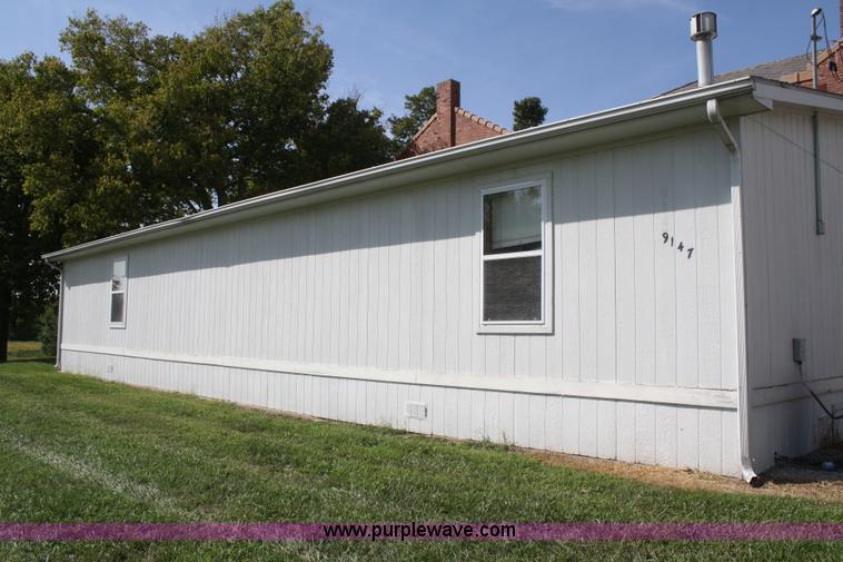 image for item F2528 Mobile classroom with step