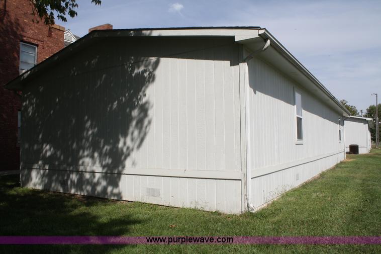 image for item F2528 Mobile classroom with step