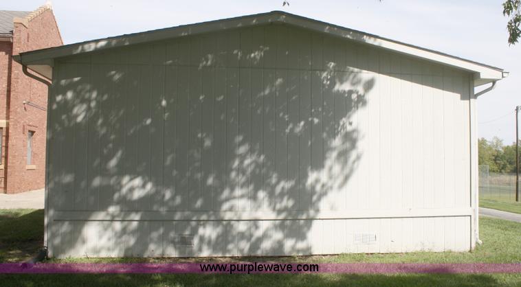 image for item F2528 Mobile classroom with step