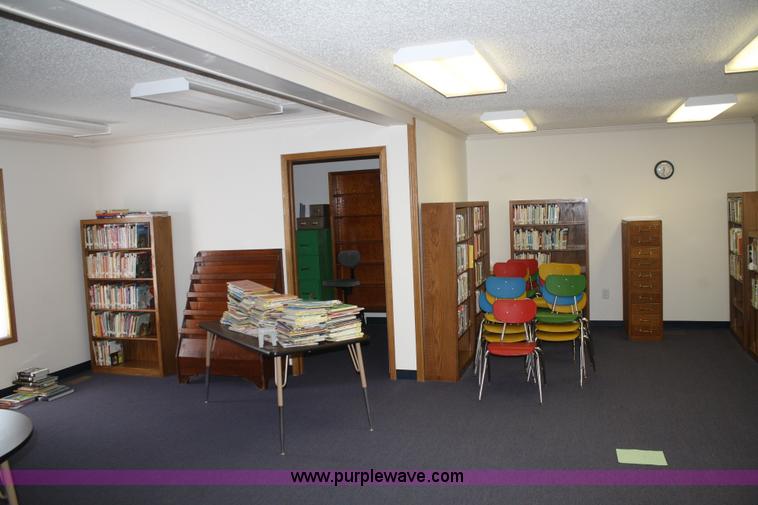 image for item F2528 Mobile classroom with step