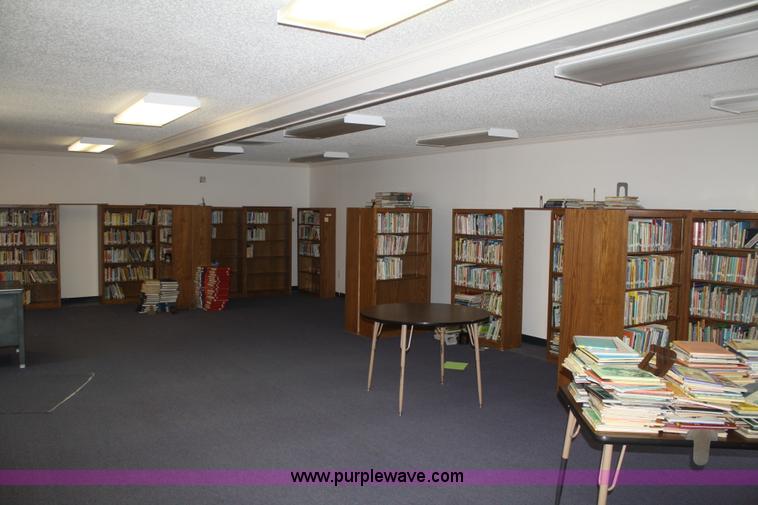 image for item F2528 Mobile classroom with step