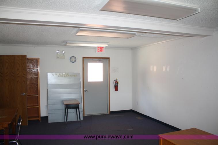 image for item F2528 Mobile classroom with step