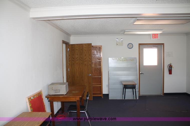 image for item F2528 Mobile classroom with step