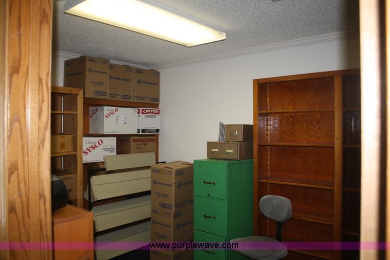 image for item F2528 Mobile classroom with step