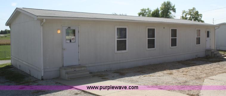 image for item F2529 Mobile classroom with step