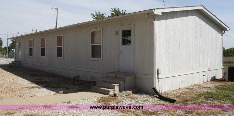 image for item F2529 Mobile classroom with step