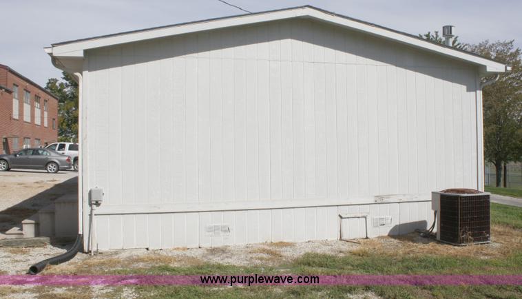 image for item F2529 Mobile classroom with step