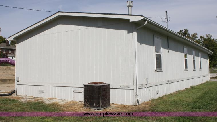 image for item F2529 Mobile classroom with step