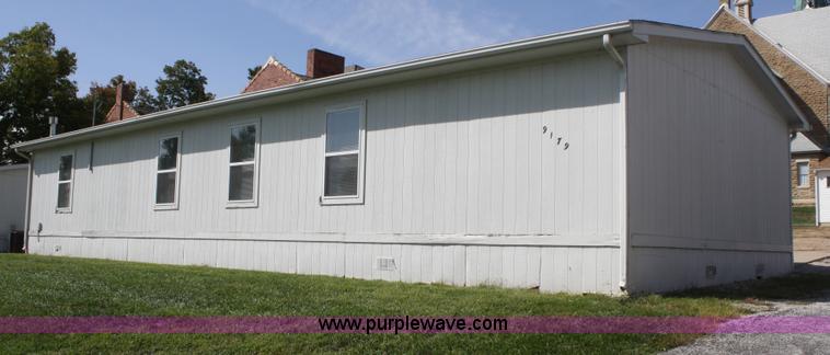 image for item F2529 Mobile classroom with step