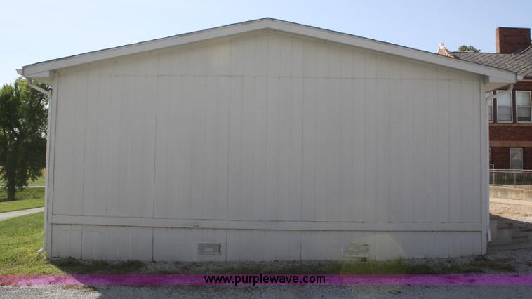 image for item F2529 Mobile classroom with step