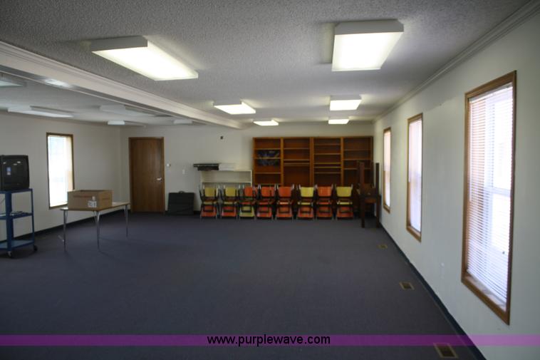 image for item F2529 Mobile classroom with step