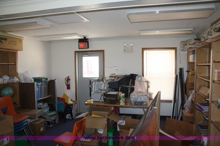 image for item F2529 Mobile classroom with step