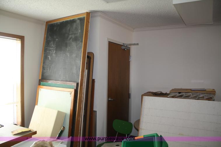 image for item F2529 Mobile classroom with step