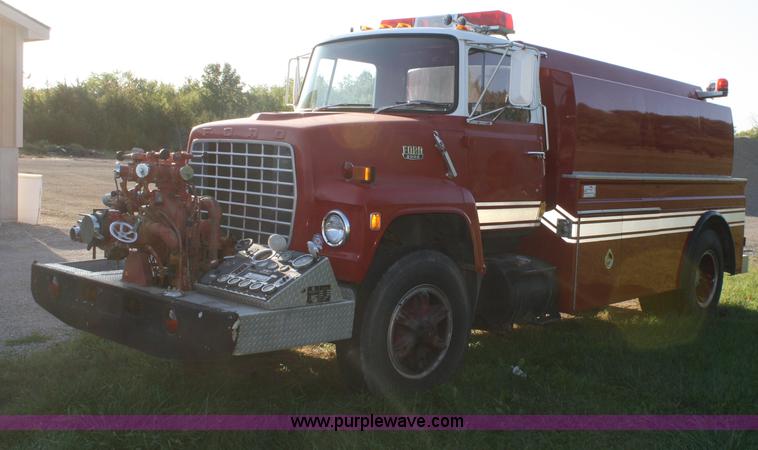image for item F2580 1982 Ford 8000 tanker truck