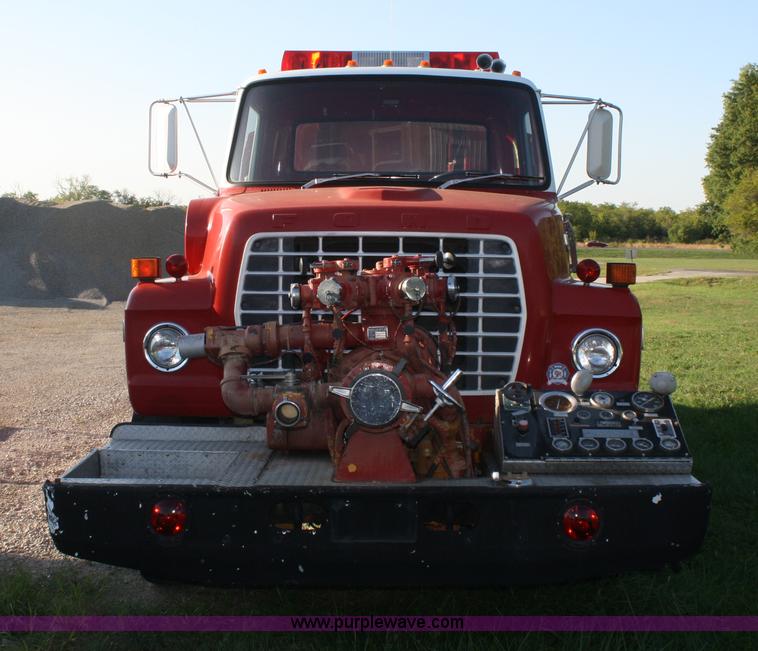 image for item F2580 1982 Ford 8000 tanker truck