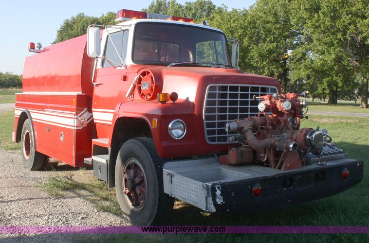 image for item F2580 1982 Ford 8000 tanker truck
