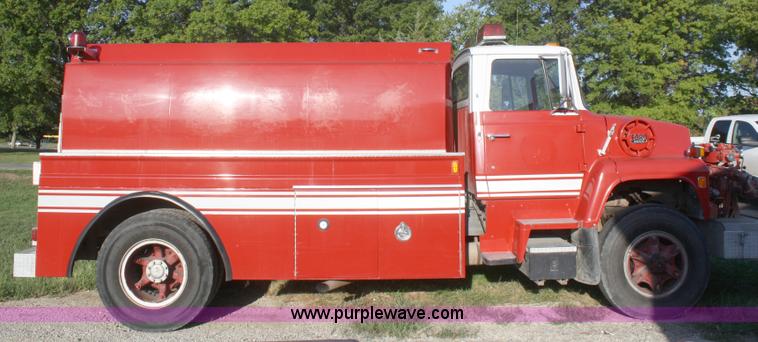 image for item F2580 1982 Ford 8000 tanker truck