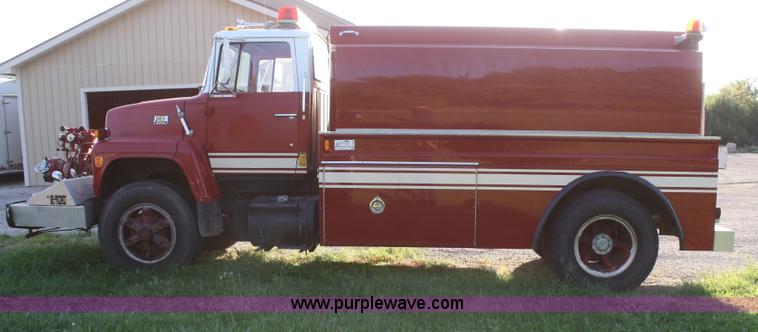 image for item F2580 1982 Ford 8000 tanker truck