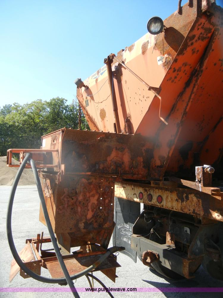 image for item F2627 1999 Chevrolet C8500 dump truck