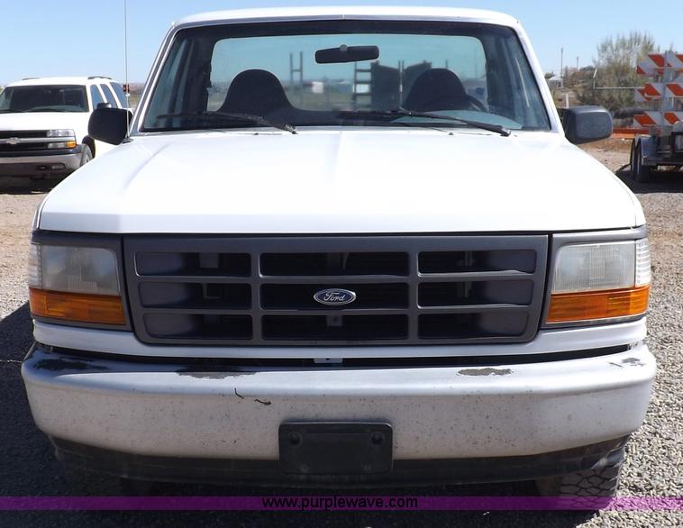 image for item F6212 1995 Ford F150 XL pickup truck