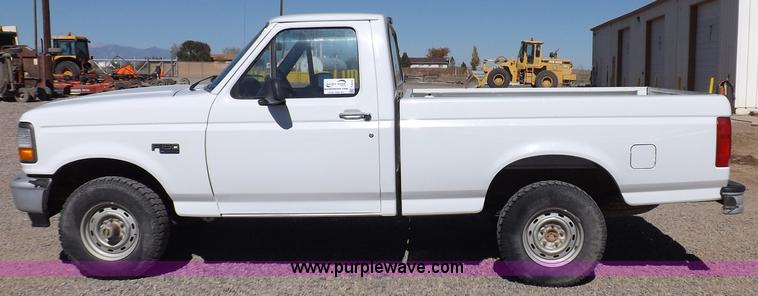 image for item F6212 1995 Ford F150 XL pickup truck