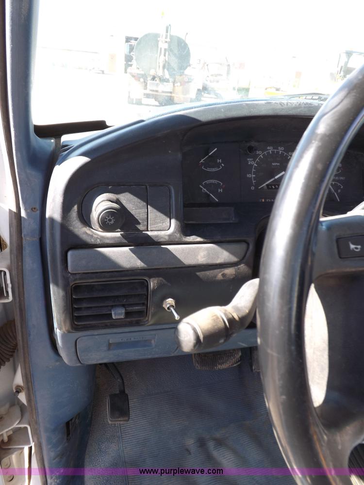 image for item F6212 1995 Ford F150 XL pickup truck