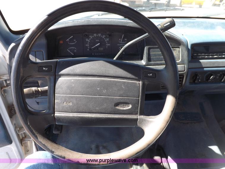 image for item F6212 1995 Ford F150 XL pickup truck