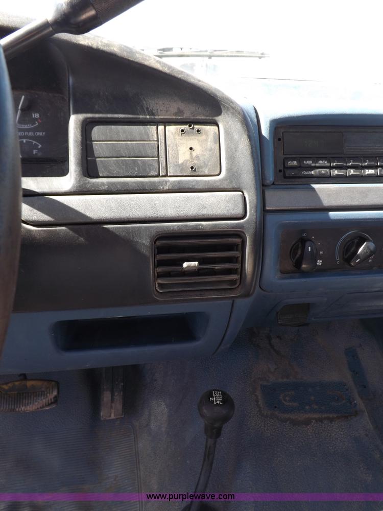 image for item F6212 1995 Ford F150 XL pickup truck