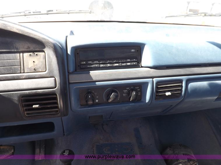 image for item F6212 1995 Ford F150 XL pickup truck