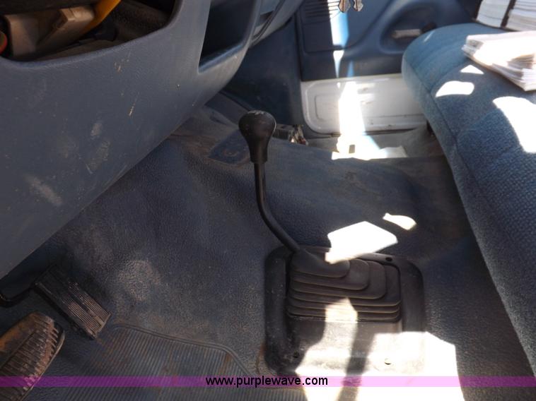 image for item F6212 1995 Ford F150 XL pickup truck