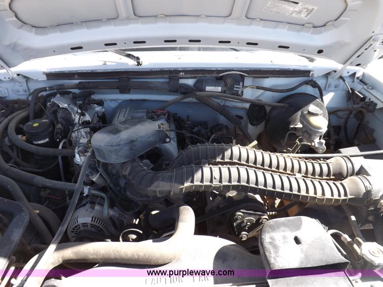 image for item F6212 1995 Ford F150 XL pickup truck