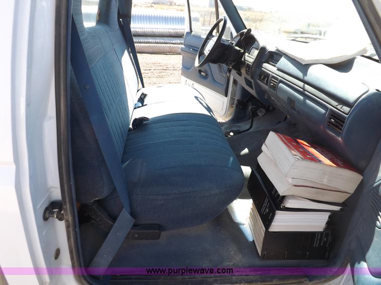 image for item F6212 1995 Ford F150 XL pickup truck