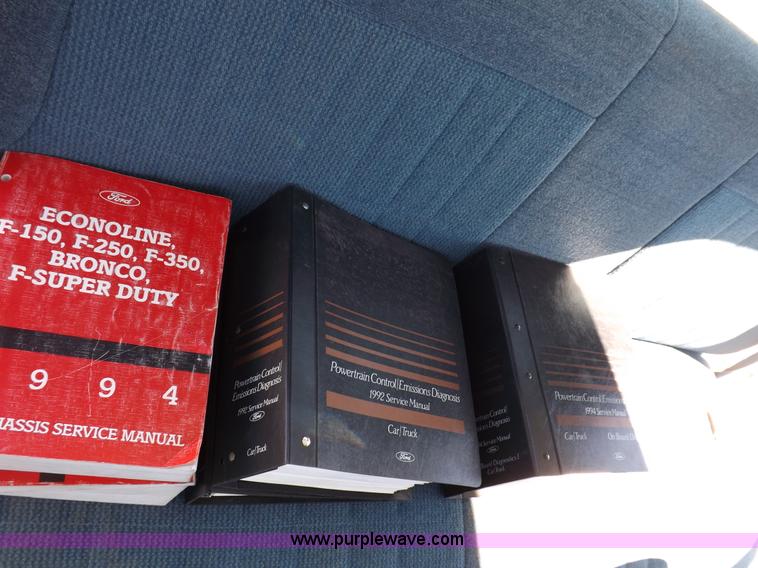 image for item F6212 1995 Ford F150 XL pickup truck