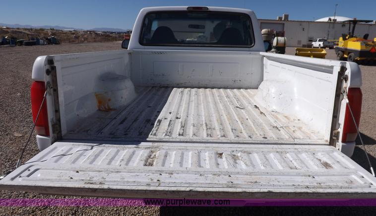 image for item F6212 1995 Ford F150 XL pickup truck
