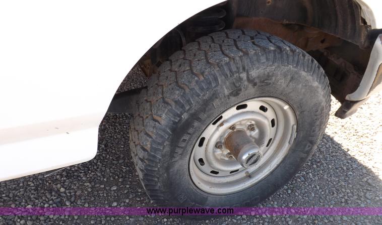 image for item F6212 1995 Ford F150 XL pickup truck