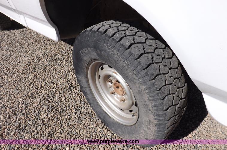 image for item F6212 1995 Ford F150 XL pickup truck