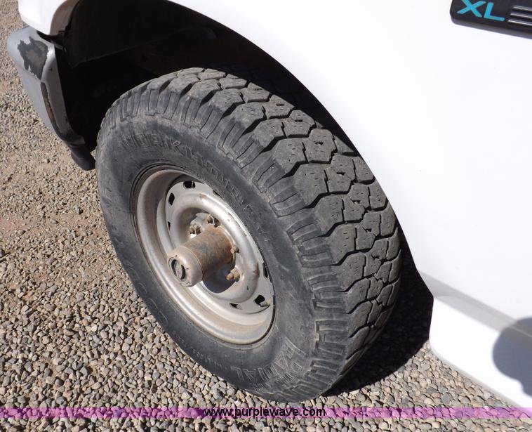 image for item F6212 1995 Ford F150 XL pickup truck