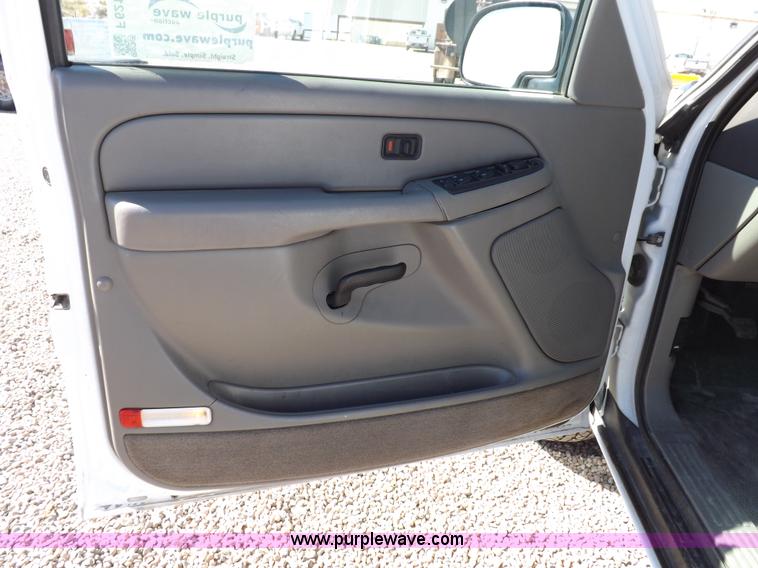 image for item F6213 2004 Chevrolet Tahoe K1500 SUV