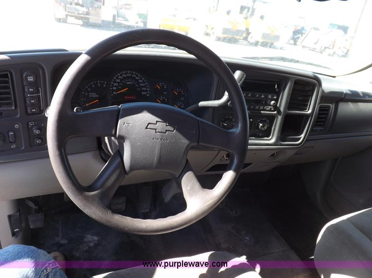 image for item F6213 2004 Chevrolet Tahoe K1500 SUV