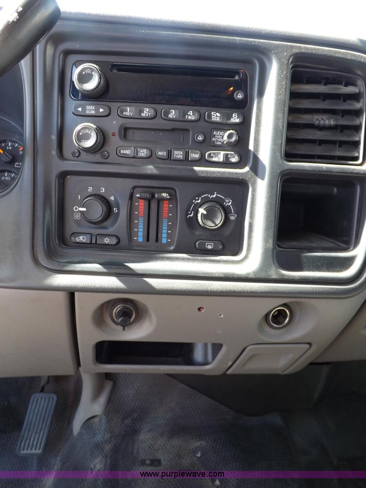 image for item F6213 2004 Chevrolet Tahoe K1500 SUV