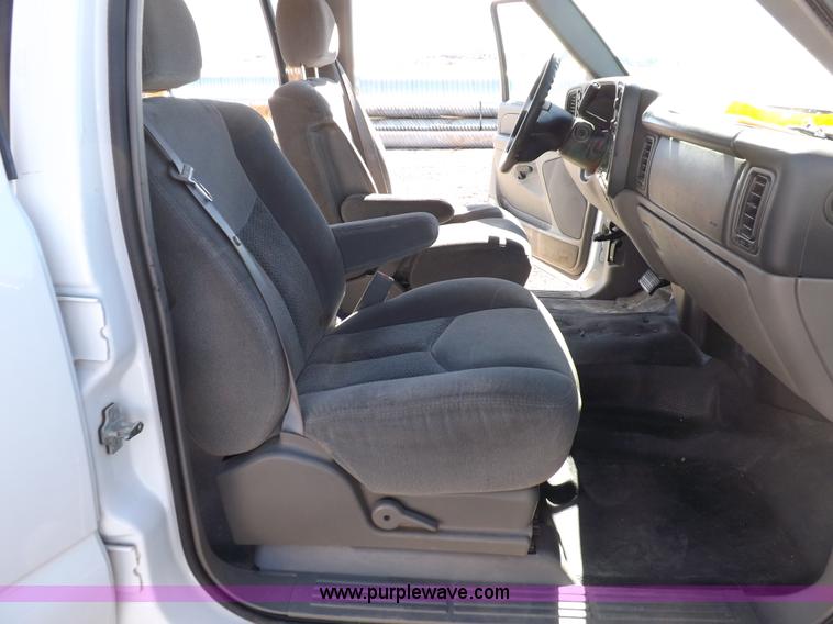 image for item F6213 2004 Chevrolet Tahoe K1500 SUV