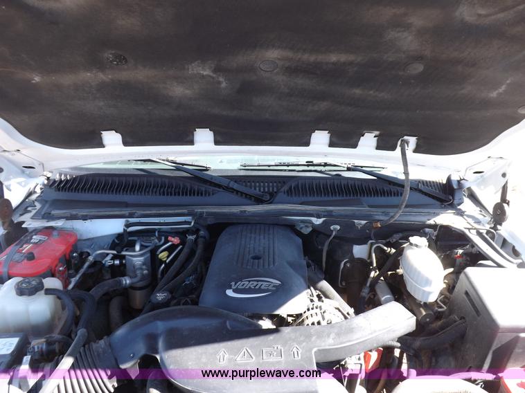 image for item F6213 2004 Chevrolet Tahoe K1500 SUV