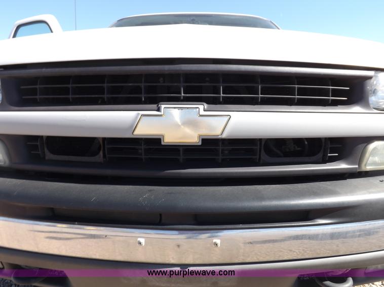 image for item F6213 2004 Chevrolet Tahoe K1500 SUV