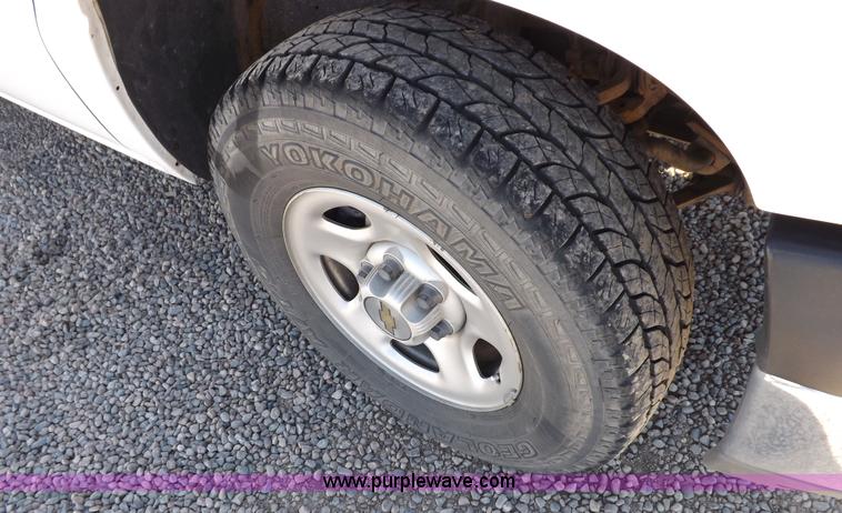 image for item F6213 2004 Chevrolet Tahoe K1500 SUV