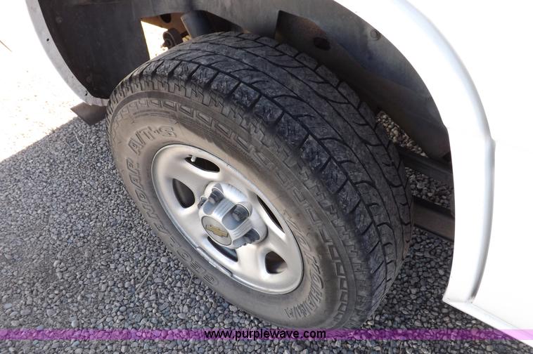 image for item F6213 2004 Chevrolet Tahoe K1500 SUV