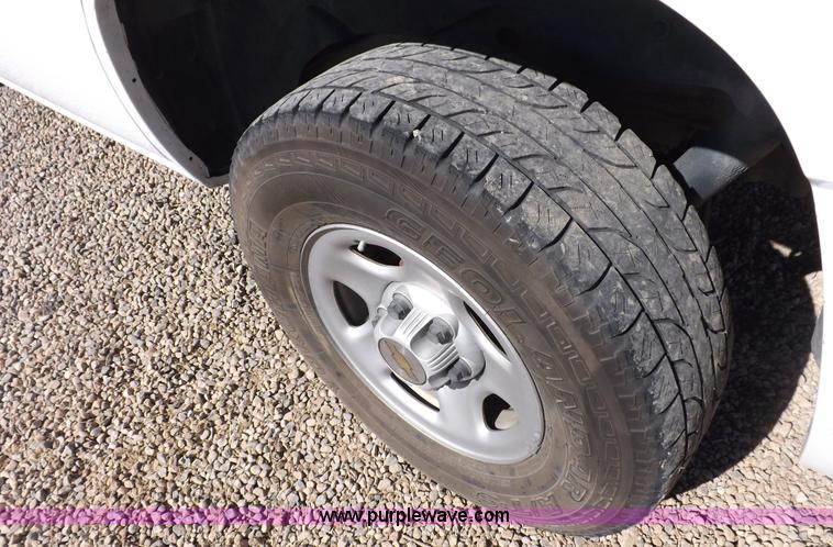 image for item F6213 2004 Chevrolet Tahoe K1500 SUV