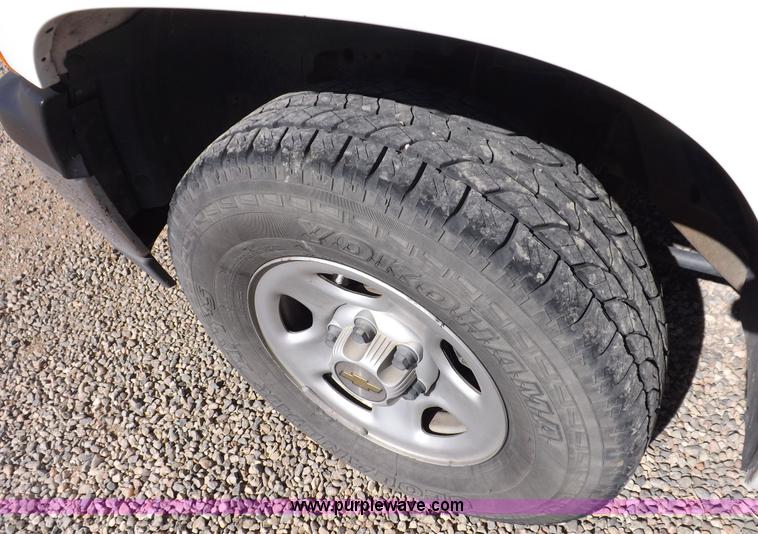 image for item F6213 2004 Chevrolet Tahoe K1500 SUV