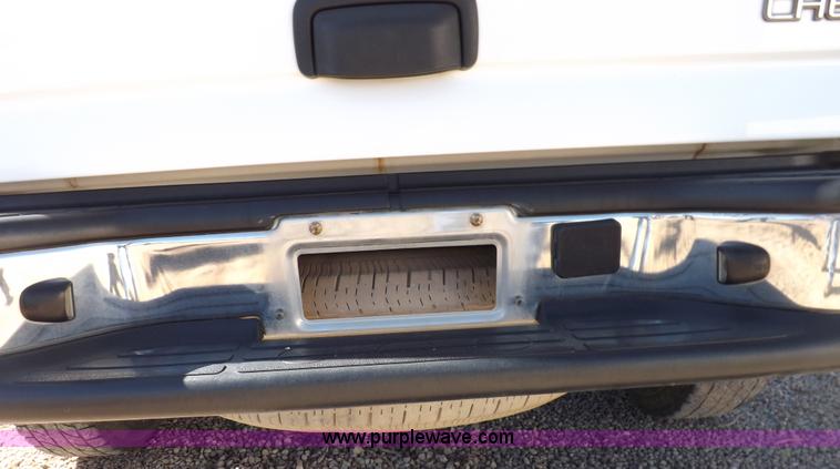 image for item F6213 2004 Chevrolet Tahoe K1500 SUV