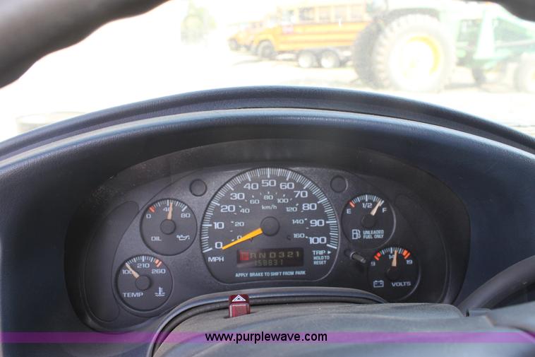 image for item G4965 2000 GMC Safari van