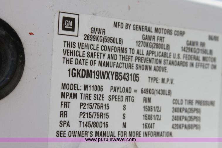 image for item G4965 2000 GMC Safari van